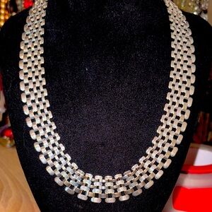 Articulated chain, silver tone